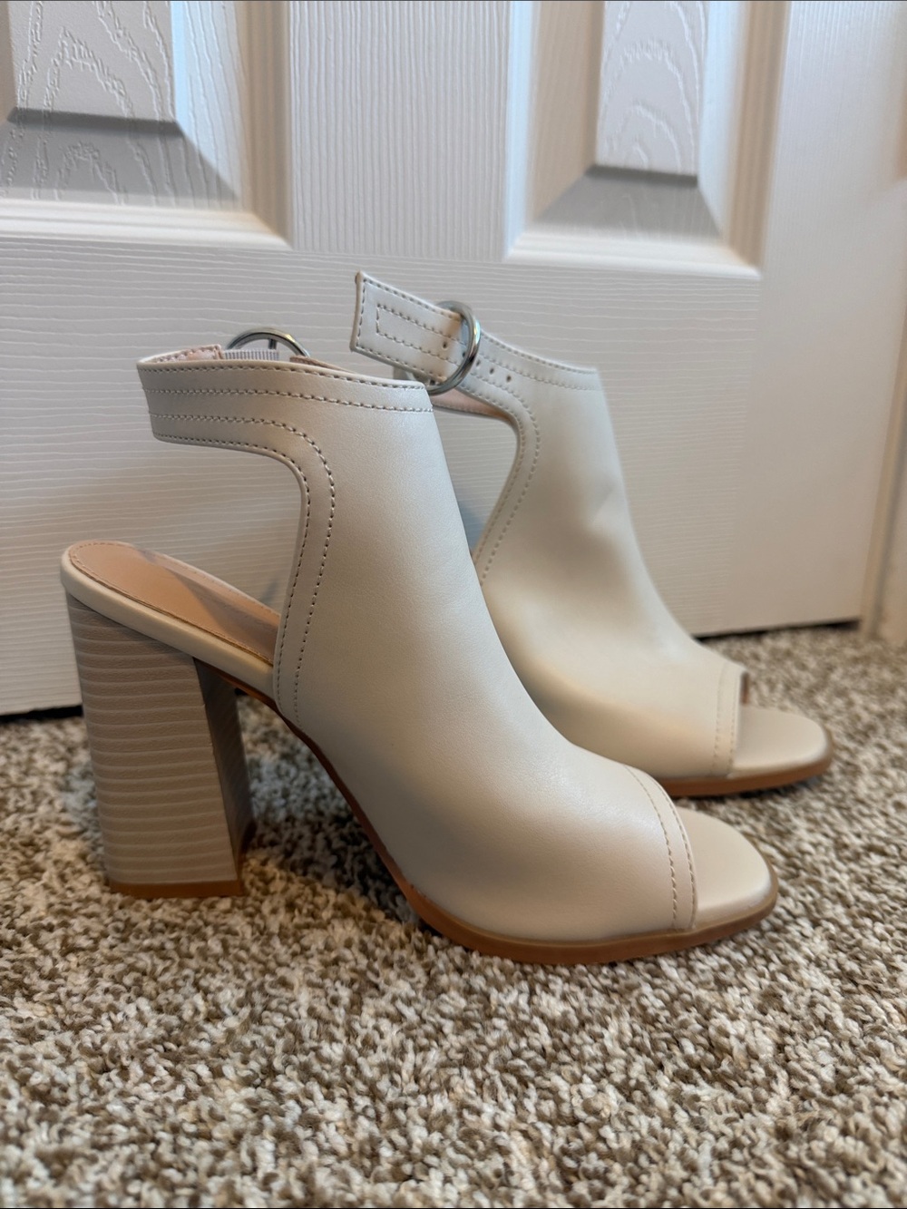 Open-Toe Block Heel Sandals in Cream with Ankle Strap